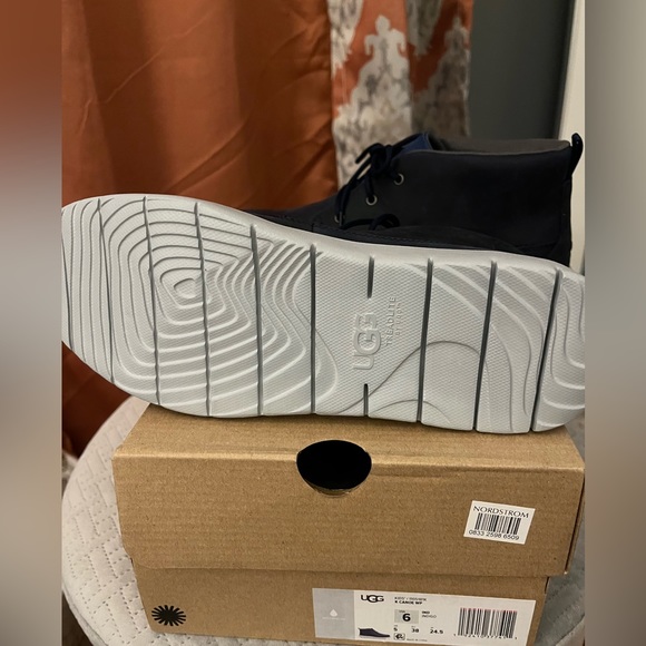 Brand New - Big Boy Waterproof, All weather boots. Uggs, Navy Blue, Youth size 6 - Picture 2 of 3